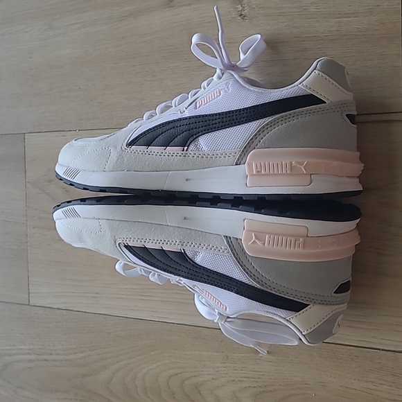 Puma Sneakers Size 8.5 - Picture 2 of 10
